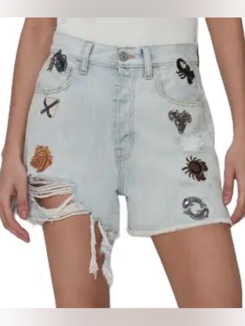 7 for All Man Kind Easy Ruby Cut Off Short in Rosemary Zodiac patches. Size 26